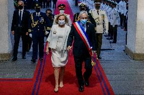 President Sebastián Piñera enters the Palacio de La Moneda for the last time